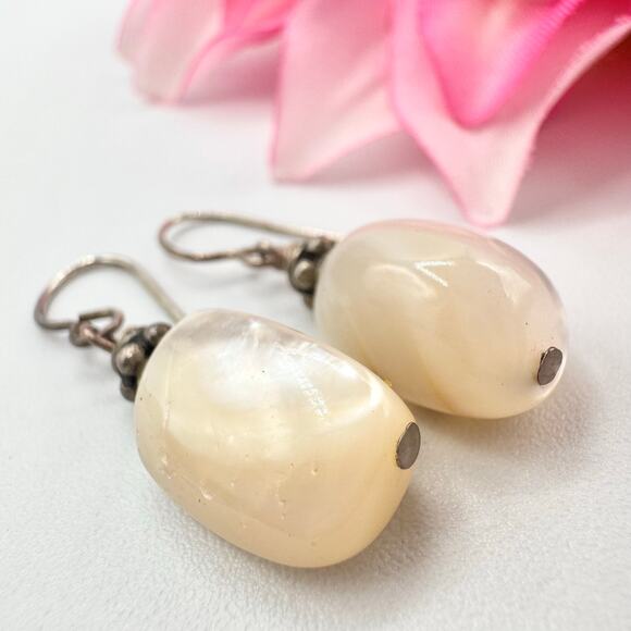 Vintage Mother Of Pearl MOP Nugget Dangle Earrings Sirencore Mermaidcore Beachy - Picture 4 of 11